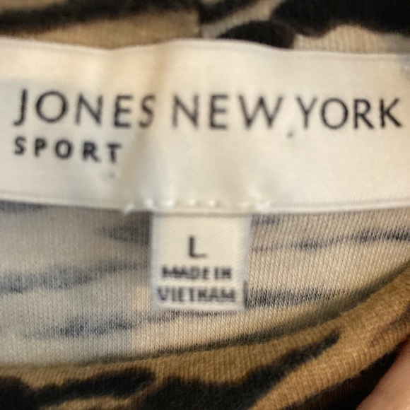 Animal Print Jones of New York 100% cotton turtleneck. Size L - Picture 3 of 4